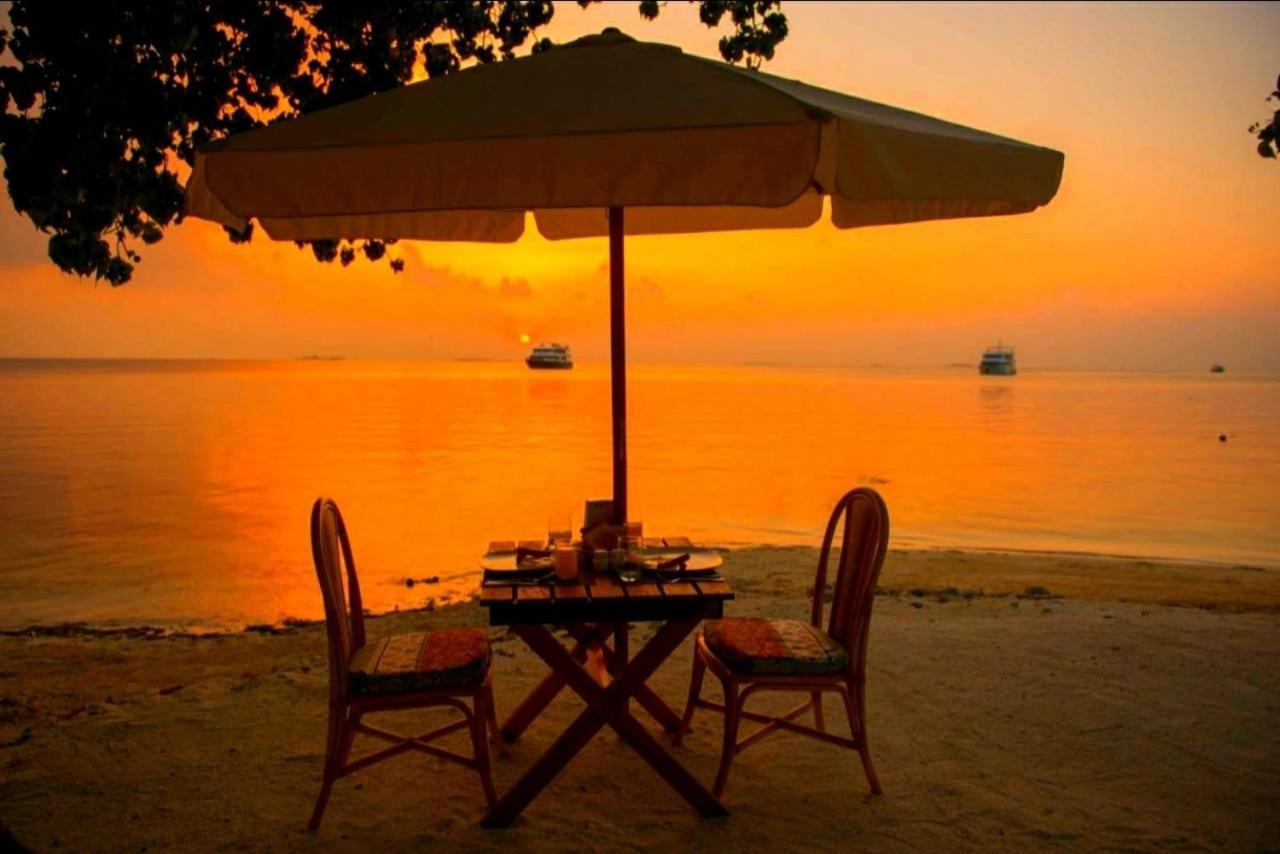 Sunset Beach View Dhangethi Bagian luar foto