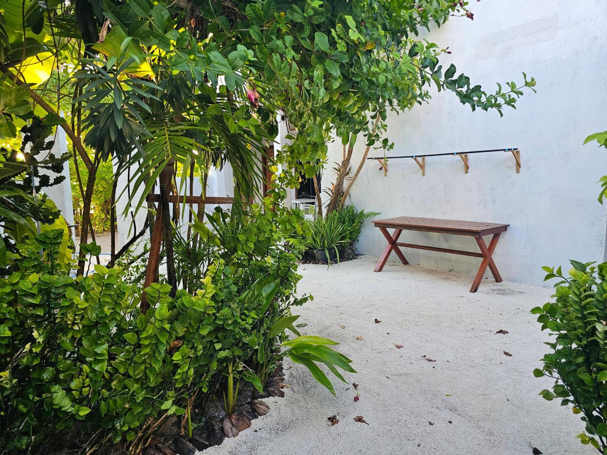 Sunset Beach View Dhangethi Bagian luar foto